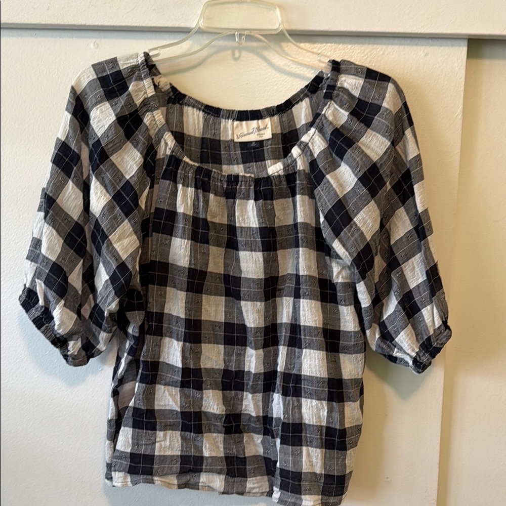 Universal Thread Navy and White Puff Sleeve Smocked Blouse